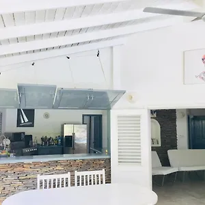 Mariposa Villa